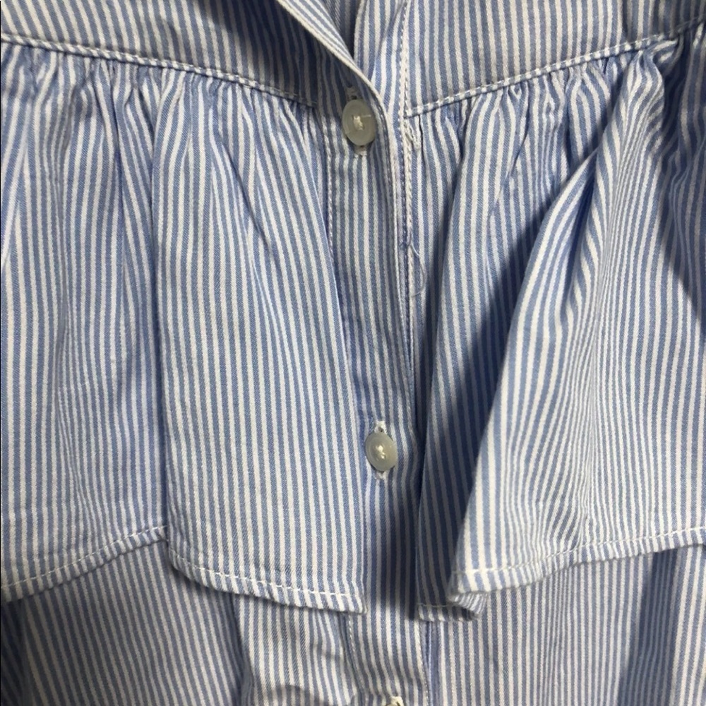NWOT Gap Ruffled Button Up - Picture 4 of 5